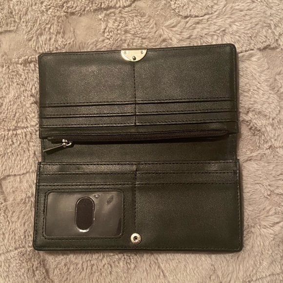 Bi-Fold Wallet with RIFD-Blocking Technology - Picture 4 of 6